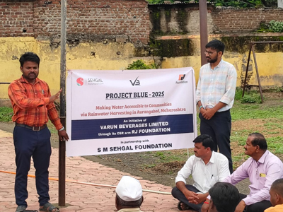 SMSF team briefing the community about project implementation