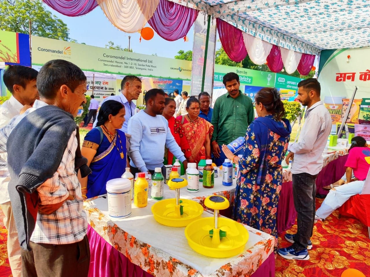 Farmers understanding the modern innovations at Kisan Mela